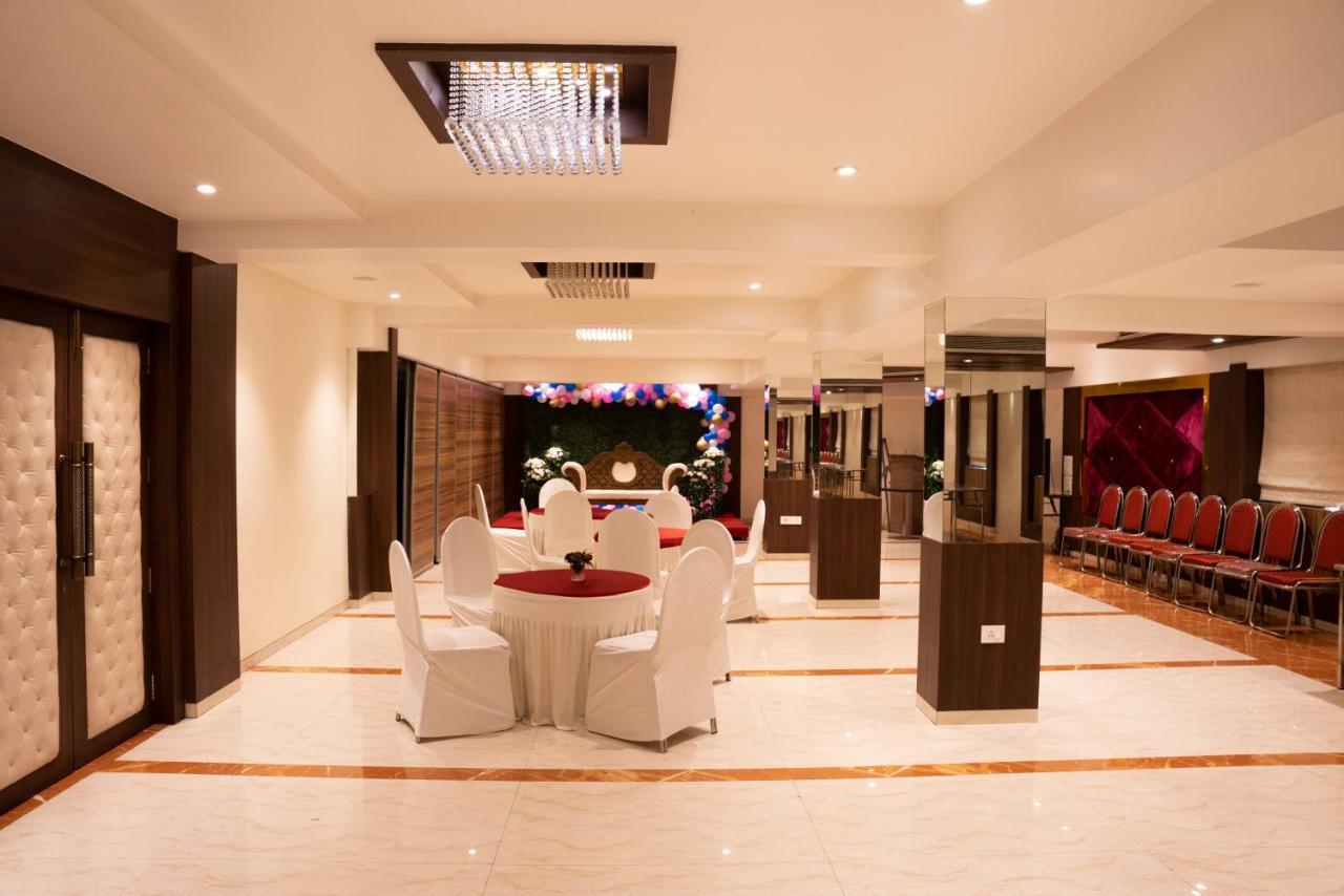 Gold Crest Business Hotel Navi Mumbai Exterior photo
