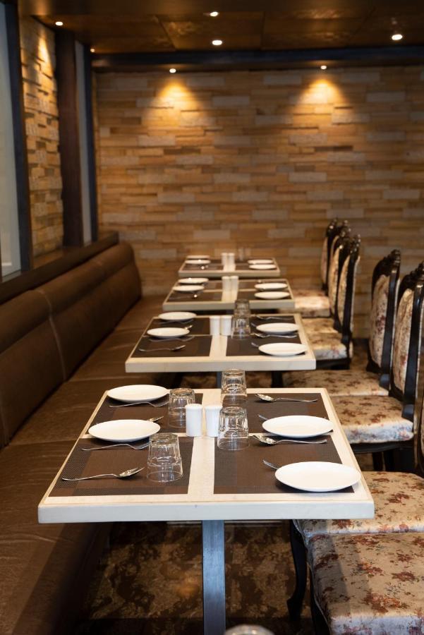 Gold Crest Business Hotel Navi Mumbai Exterior photo