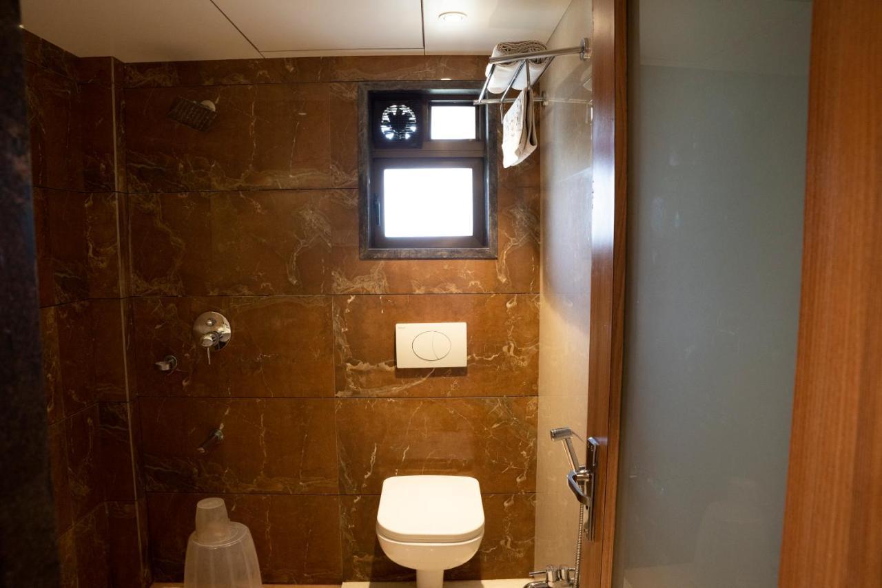 Gold Crest Business Hotel Navi Mumbai Exterior photo