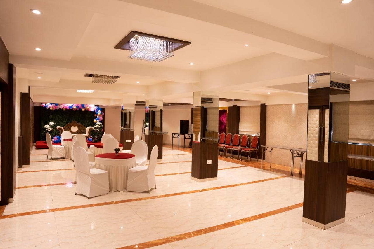 Gold Crest Business Hotel Navi Mumbai Exterior photo